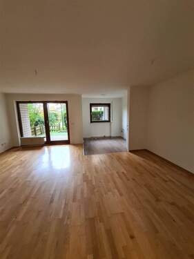 Wohnzimmer, Bild 2, mit offenem Küchenbereich - 3 Zimmer Etagenwohnung in Hürth