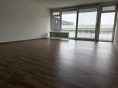Wohnzimmer - großzügige 2-Zimmer-Wohnung mit EBK, Balkon & Aufzug - barrierefreier Zugang