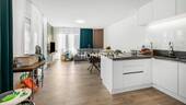 Wohnzimmer 1 - Neuwertige Traumwohnung mit PKW-Stellpatz, großer Loggia & Blick ins Grüne 