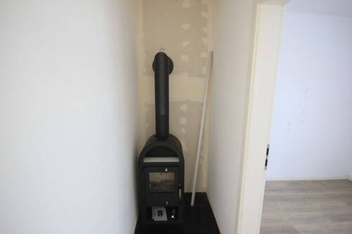 Kaminofen im Flur linke Wohnung - 