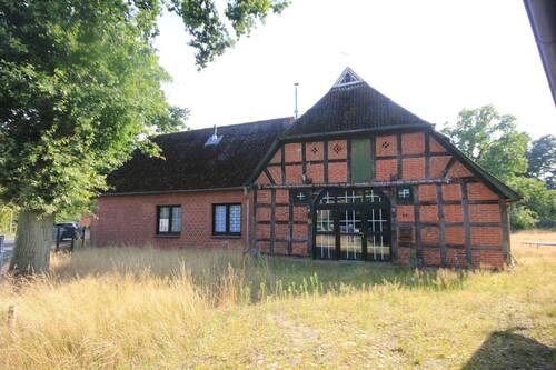 Straßenansicht - 6 Zimmer Mehrfamilienhaus, Wohnhaus zum Kaufen in Kirchlinteln