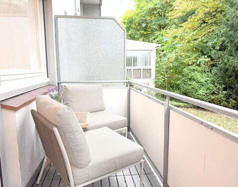 Schlafzimmer - Balkonblick - Etagenwohnung mit 57,70 m² in Hamburg zum Kaufen