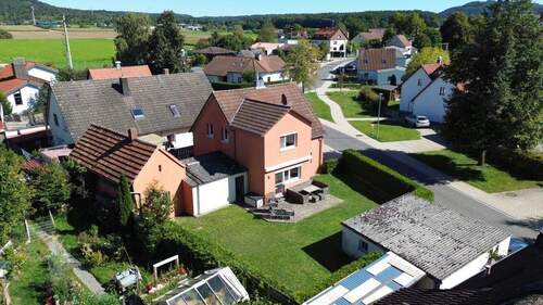 EFH mit Nebengebäuden - 4 Zimmer Einfamilienhaus in Berg