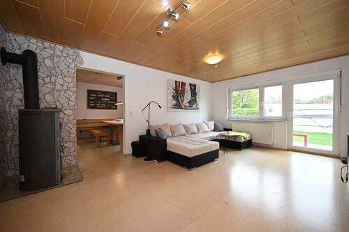 Großzügiges Wohnzimmer - 