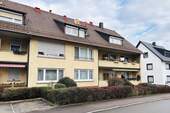 Hausansicht - Gepflegte 2-Zimmer-DG-Wohnung in zentraler Lage von Bad Cannstatt