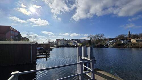 Bootsanleger nebenan - 