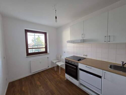 Separate Küche mit Fenster - 