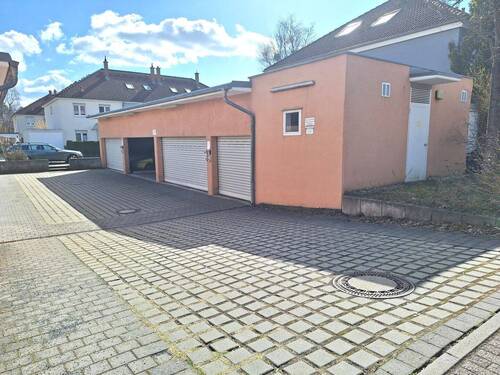 Garagenplatz - 