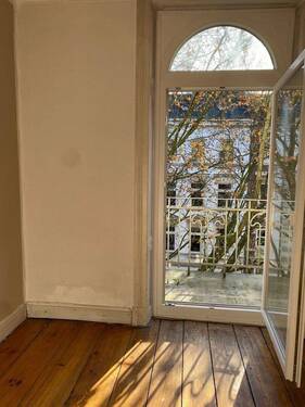 Südbalkon vom Esszimmer - 4 Zimmer Etagenwohnung in Hamburg