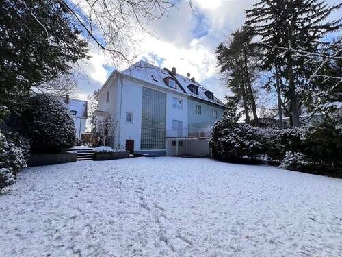 Hausansicht - 6 Zimmer Doppelhaushälfte zum Kaufen in Nürnberg