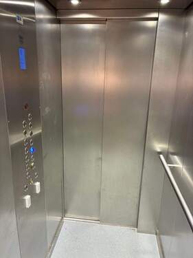 Aufzug - 4 Zimmer Etagenwohnung in Steinbach