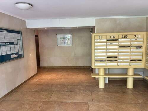 Flur Hauseingang - Etagenwohnung mit 84,00 m&sup2; in Steinbach zum Kaufen