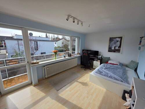 Großes, helles Schlafzimmer - 