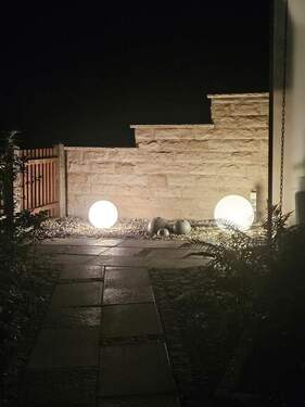 Beleuchtete Garten-Einfahrt - 