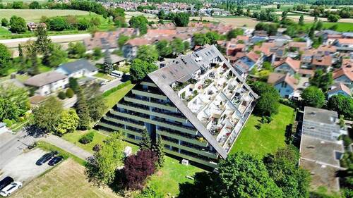 Hausansicht - Sofort Einziehen: 4-Zimmer-Wohnung mit Weitblick in Freiburg-Tiengen