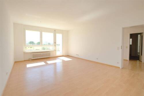 Wohnzimmer - 4 Zimmer Etagenwohnung zum Kaufen in Freiburg