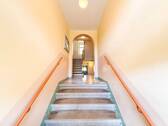 Hauseingang - Etagenwohnung mit 57,40 m&sup2; in Leipzig zum Kaufen