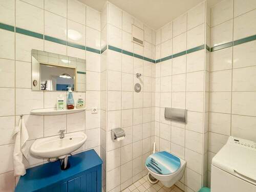 Gäste-WC mit Waschmaschinenanschluss - Etagenwohnung mit 79,70 m² in Nördlingen zum Kaufen
