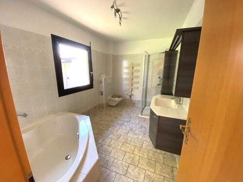 Badezimmer - Etagenwohnung mit 120,00 m² in Plauen zur Miete