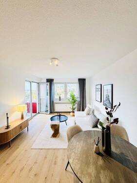 Ihr neues Zuhause - Für Jung & Alt: Frisch sanierte 3-Zimmer Wohnung mit Loggia * Aufzug * Barrierearm * Energieklasse E