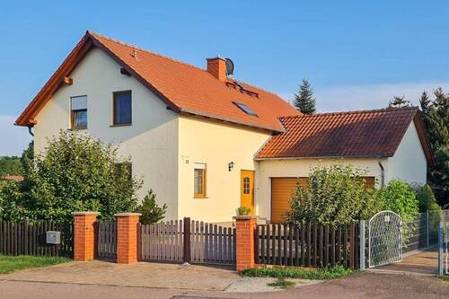 Hausansicht Straße - 5 Zimmer Einfamilienhaus in Hohenmölsen