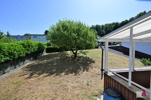 Garten vor dem Haus - 5 Zimmer Bungalow zum Kaufen in Lörrach / Salzert