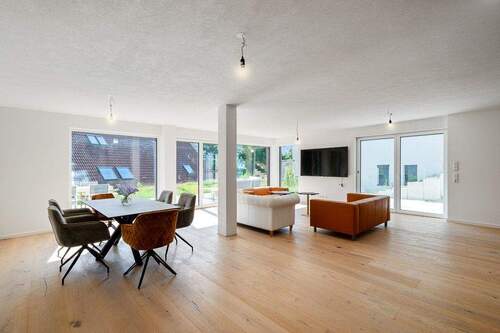 Wohn-/Esszimmer mit Terrasse (EG) - 
