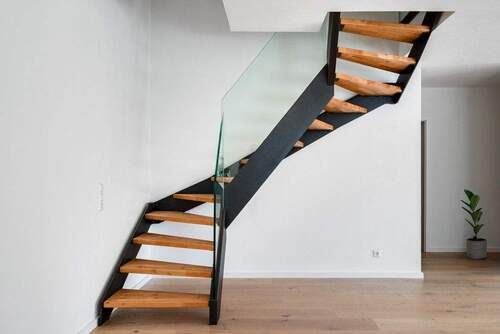 elegante Stahl-/Holztreppe (EG) - 