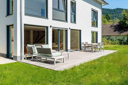 Terrasse mit Garten (EG) - 