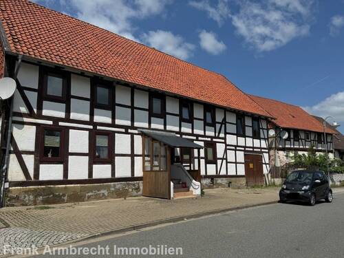 Straßenansicht - 8 Zimmer Mehrfamilienhaus, Wohnhaus zum Kaufen in Lutter