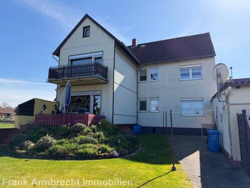 ....vom Garten - Zweifamilienhaus mit attraktivem Grundstück in Bornum zu verkaufen.