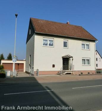 Straßenansicht - 7 Zimmer Mehrfamilienhaus, Wohnhaus zum Kaufen in Bockenem