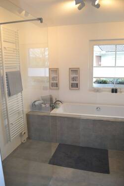 Modernes Wellness-Bad - 