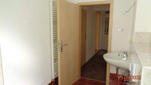 Bad Blick in den Flur.JPG - 