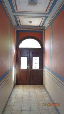 Treppenhaus Ein Ausgang.JPG - 3 Zimmer Etagenwohnung in Naumburg (Saale)