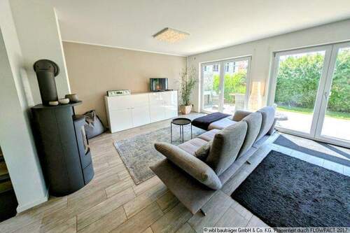 Sonnenlicht erfüllter Wohnbereich - 