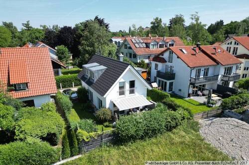 Aussenansicht in grüner Umgebung - Einfamilienhaus mit 144,00 m² in Schondorf am Ammersee zum Kaufen