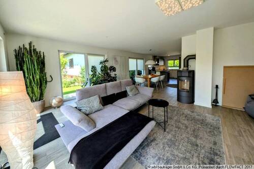 Offener und lichtbetonter Wohn- Essbereich - 