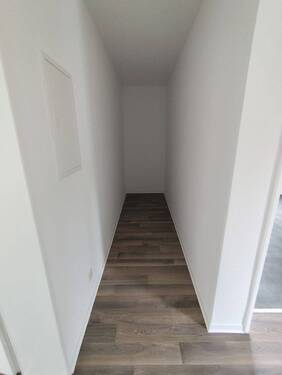 Niesche im Flur - 