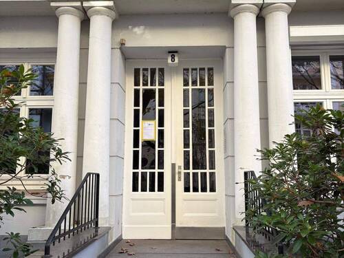 Hauseingang.jpg - 5 Zimmer Etagenwohnung zum Kaufen in Hamburg