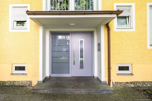 Hauseingang - Etagenwohnung mit 63,00 m&sup2; in München zum Kaufen