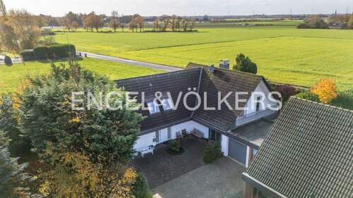 Privat und ländlich gelegen - 6 Zimmer Einfamilienhaus zum Kaufen in Krefeld