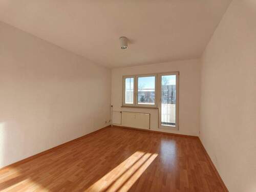 Wohnzimmer - 2 Zimmer Etagenwohnung in Zeitz