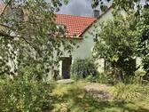 Blick aus dem Garten auf das Haus - 