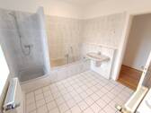 Badezimmer mit Fenster - 
