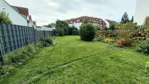 Gartenbereich - 5 Zimmer Mehrfamilienhaus, Wohnhaus zum Kaufen in Crailsheim