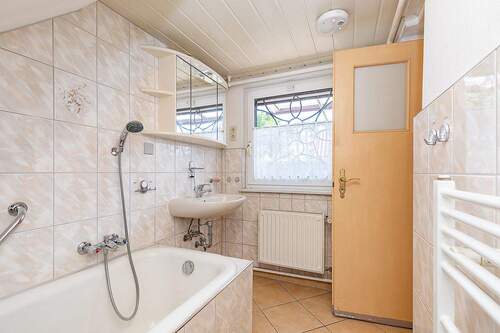 Bad - 5 Zimmer Einfamilienhaus in Berlin