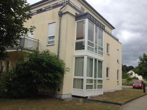 Hausansicht - Sehr gepflegte und helle Wohnung (inkl. Stellplatz) Nähe Strausberg, Tesla, Berlin