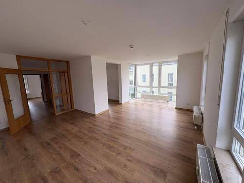 Wohnzimmer mit Erker - 2 Zimmer Etagenwohnung in Petershagen-Eggersdorf