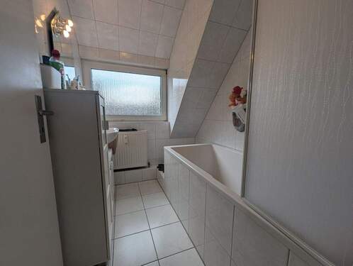 Tageslichtbad (Bad mit Fenster) - 4 Zimmer Etagenwohnung in Crailsheim